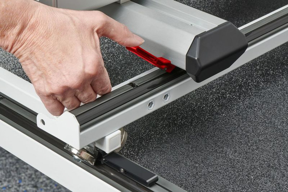 Close up view of the red leverlock on the BERNINA Hoop Frame