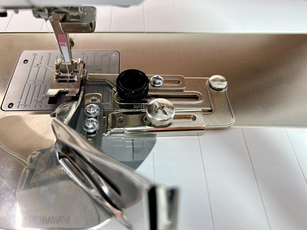 close up view of the binder attachment closed.