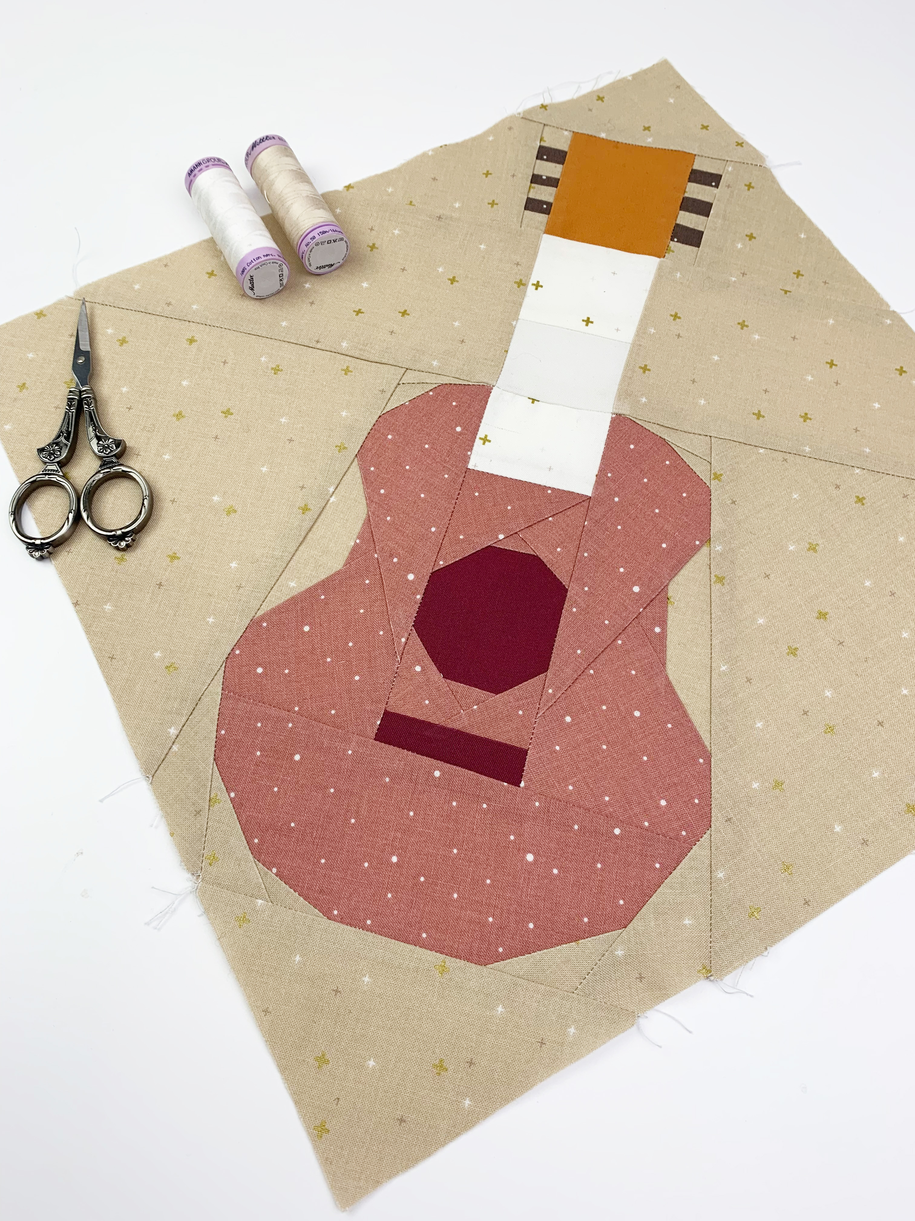 Guitar quilt block pattern by Joe June and Mae