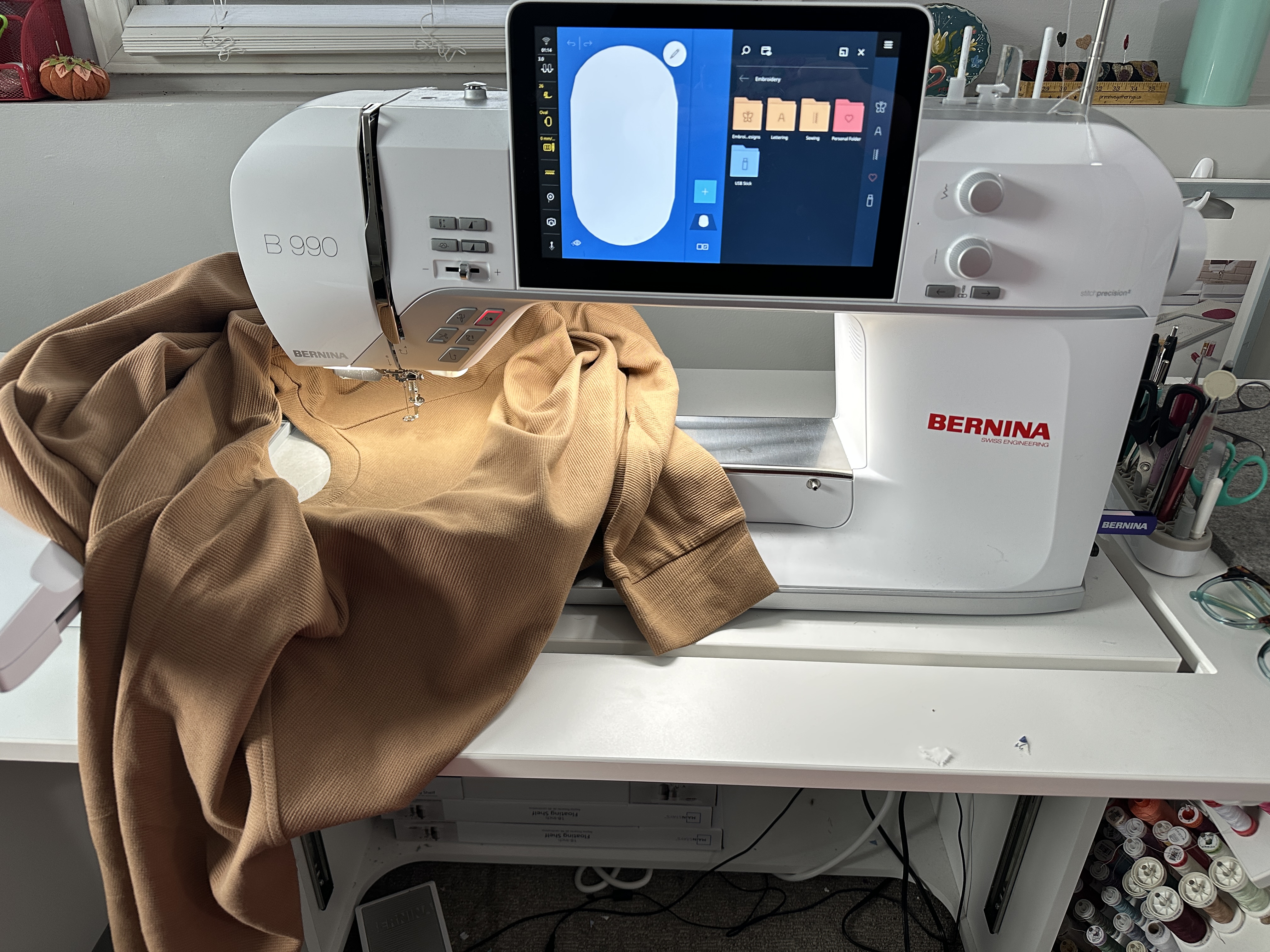 Embroidery on sweatshirt with BERNINA 990 machine