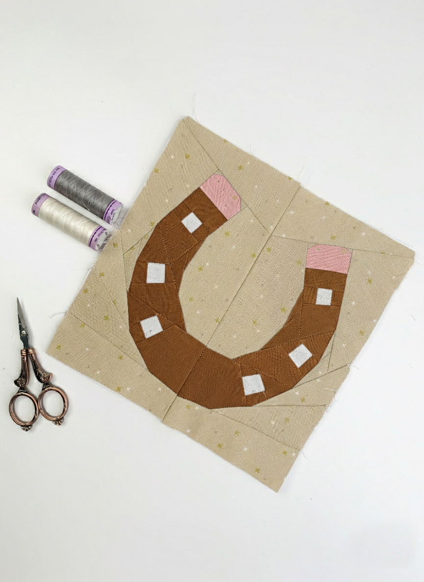 Horseshoe quilt block pattern by Joe June and Mae