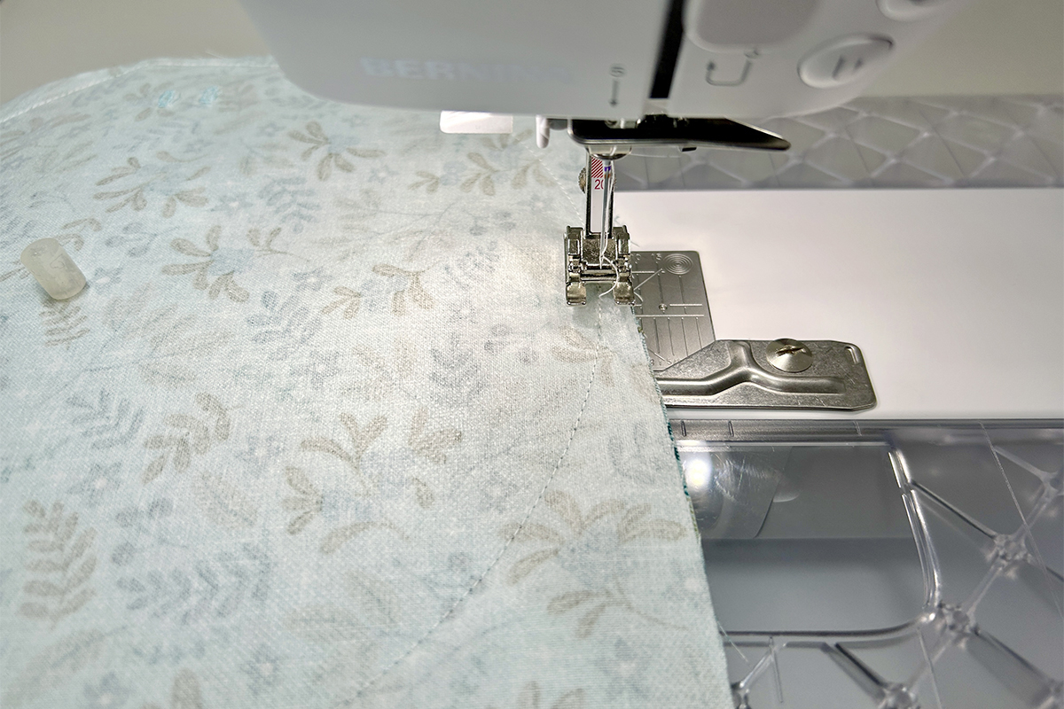 Complete stitched circle on main fabric