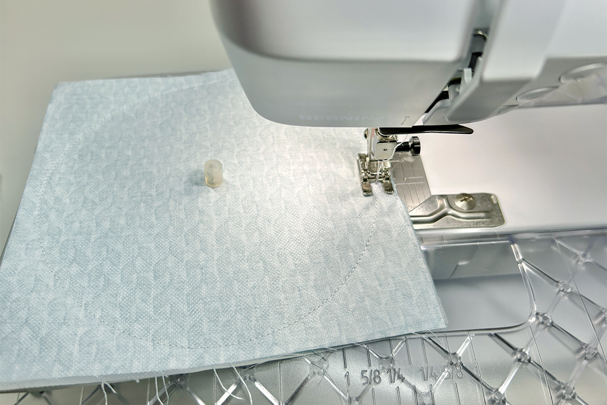 sewing a circle on accent fabric