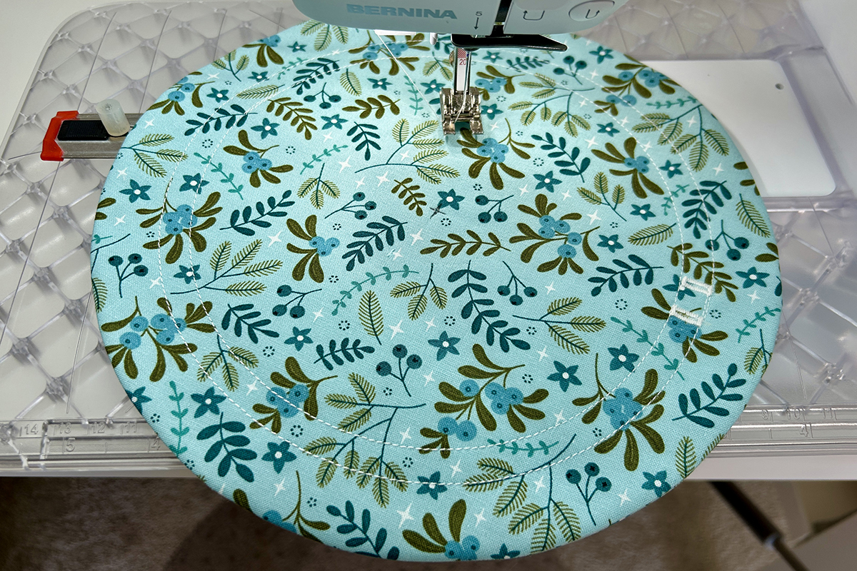 main circle with stitching around the buttonholes