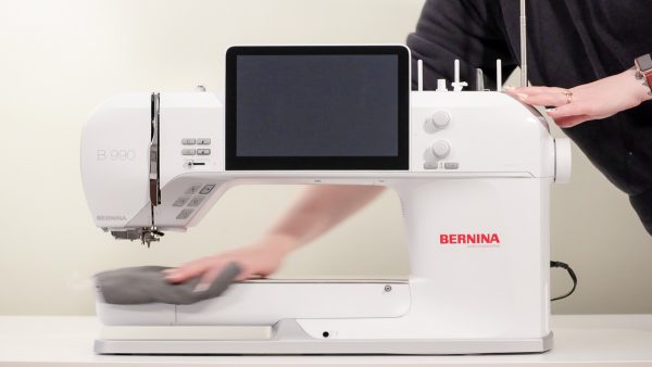 wipe down the B 990 with a cloth